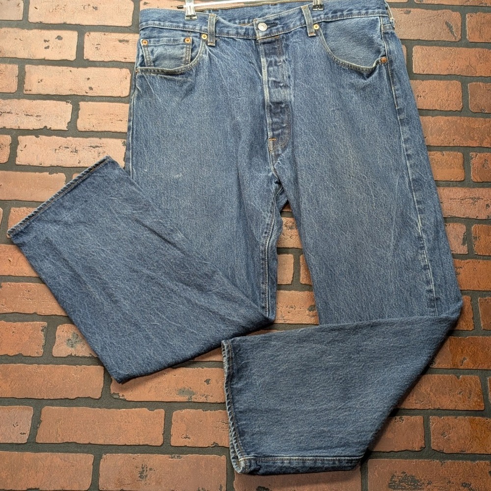 Levi's Men's 501 Straight Leg Jeans 40x30‎ Medium Wash Button Fly Classic Denim